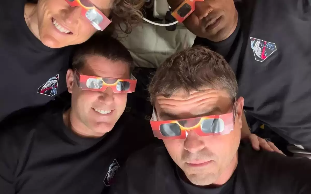 NASA阿耳忒弥斯2号宇航员化身太空摄影师，拍下震撼地月摄影作品