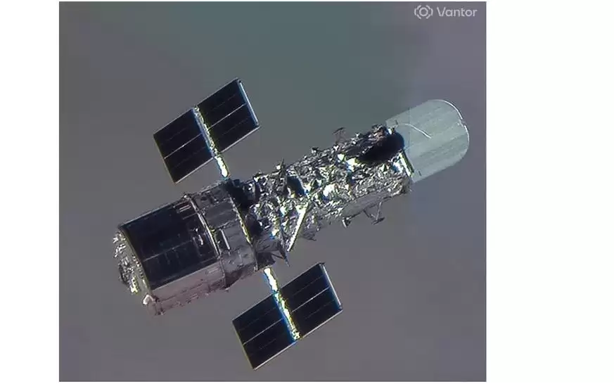 哈勃望远镜升空36周年，商业卫星近距离拍摄其高清特写