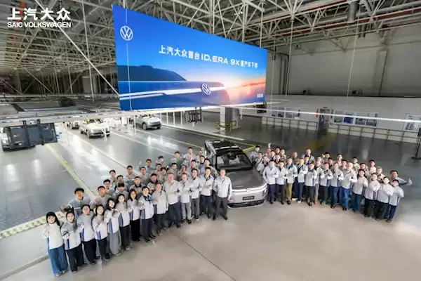 上汽大众ID. ERA 9X量产下线：行业首发木纹魔术屏 比国产新势力还科幻