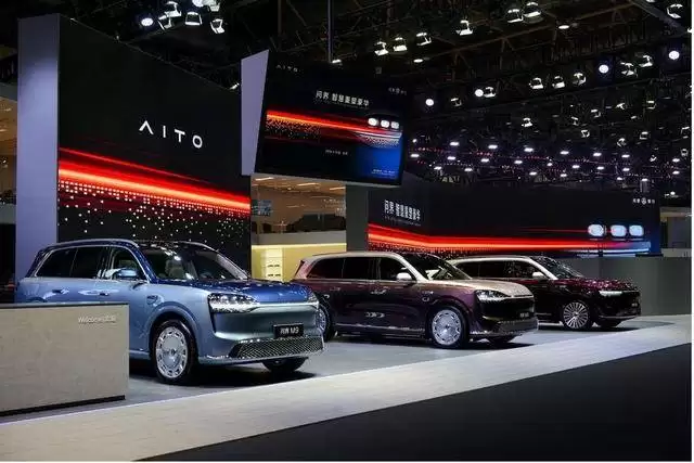 2026北京车展：问界携魔方技术平台亮相，以创新引领智慧出行新未来