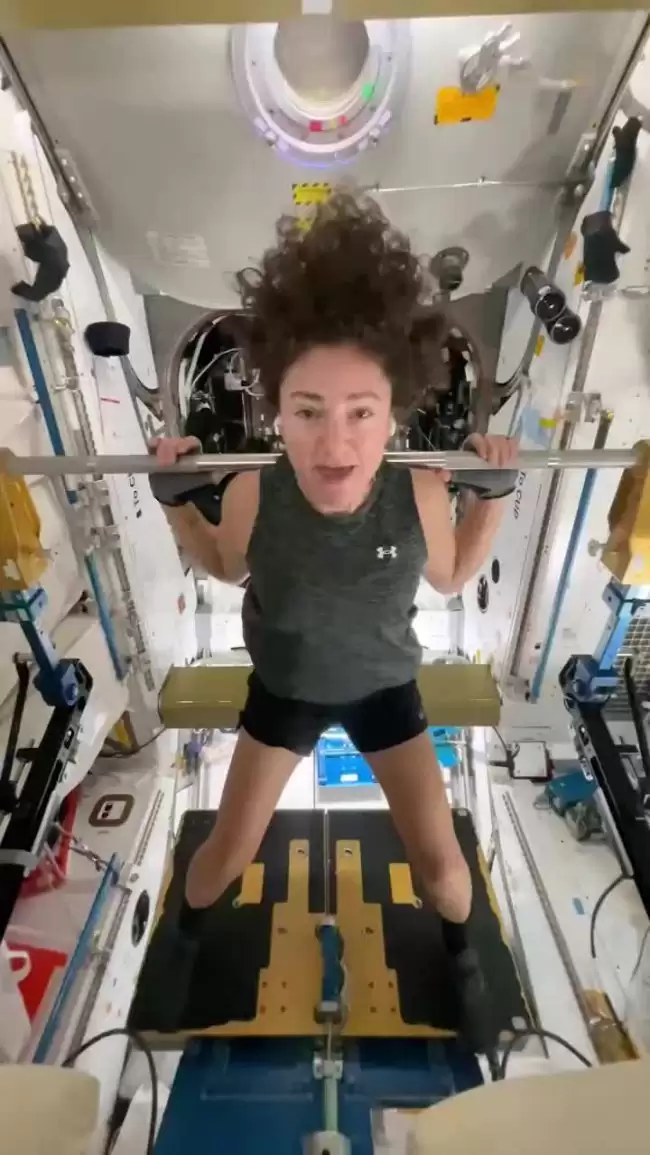 时速 2.8 万公里苹果 AirPods 与美国宇航员共度太空健身时光