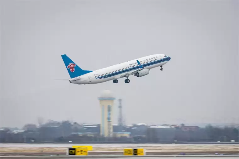 清明假期即将到来，引爆民航市场：国内航线机票预订量超190万张【附旅游行业市场分析】