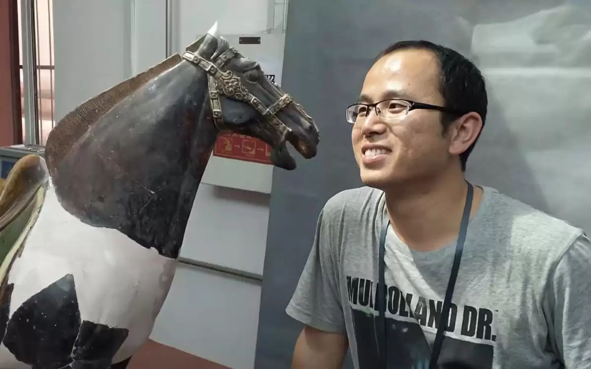 《我在故宫修文物》导演叶君：“笨小孩”与他的孤独宇宙|逝者