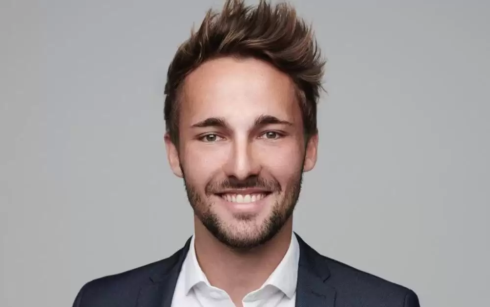 小米疯狂从特斯拉挖人！一周内6大高管被传入职小米