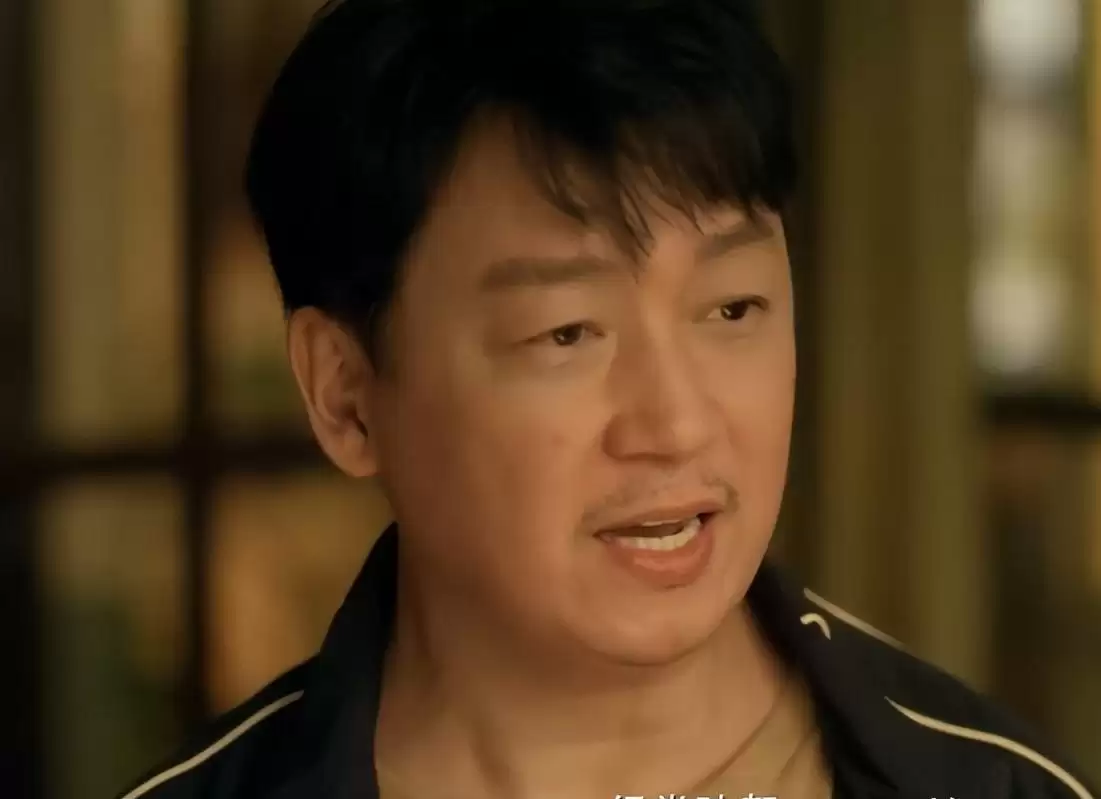 条件不符别演刑警！全程木讷说话含糊不清，老戏骨潘粤明也带不动