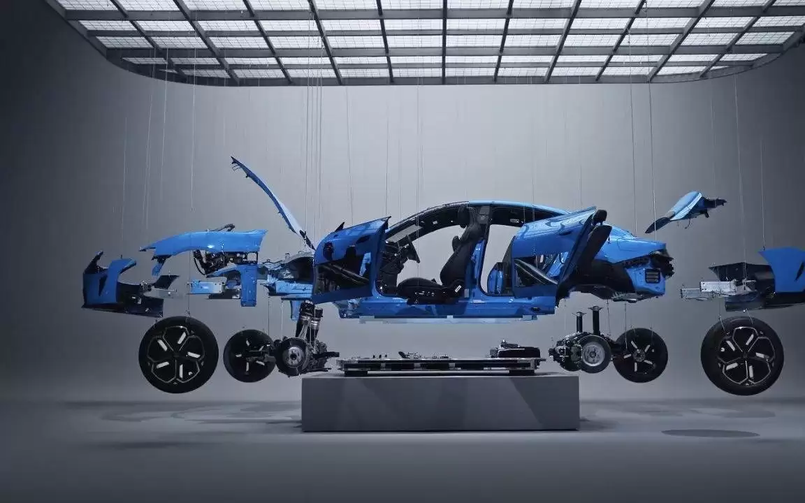 新一代小米SU7沉浸式「装车视频」发布，将用作展示和内部测试