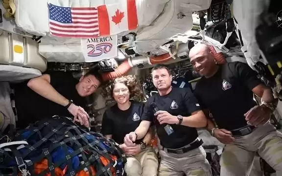 “阿尔忒弥斯2号”飞掠月背：看到“日食”和“地升地落”，创造人类最远飞行纪录