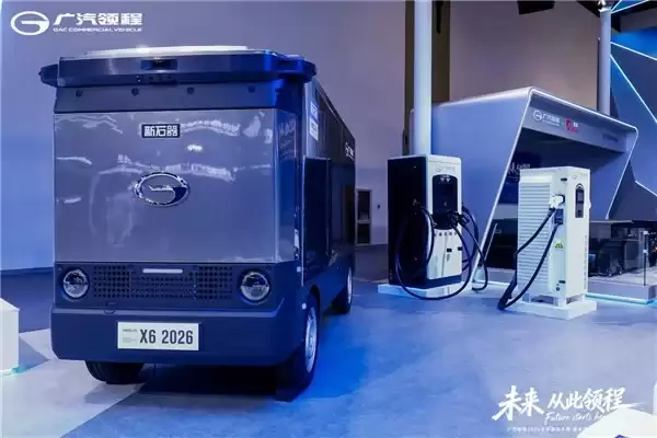 新石器携手广汽领程亮相北京车展全车规级 X6T 无人物流车首秀