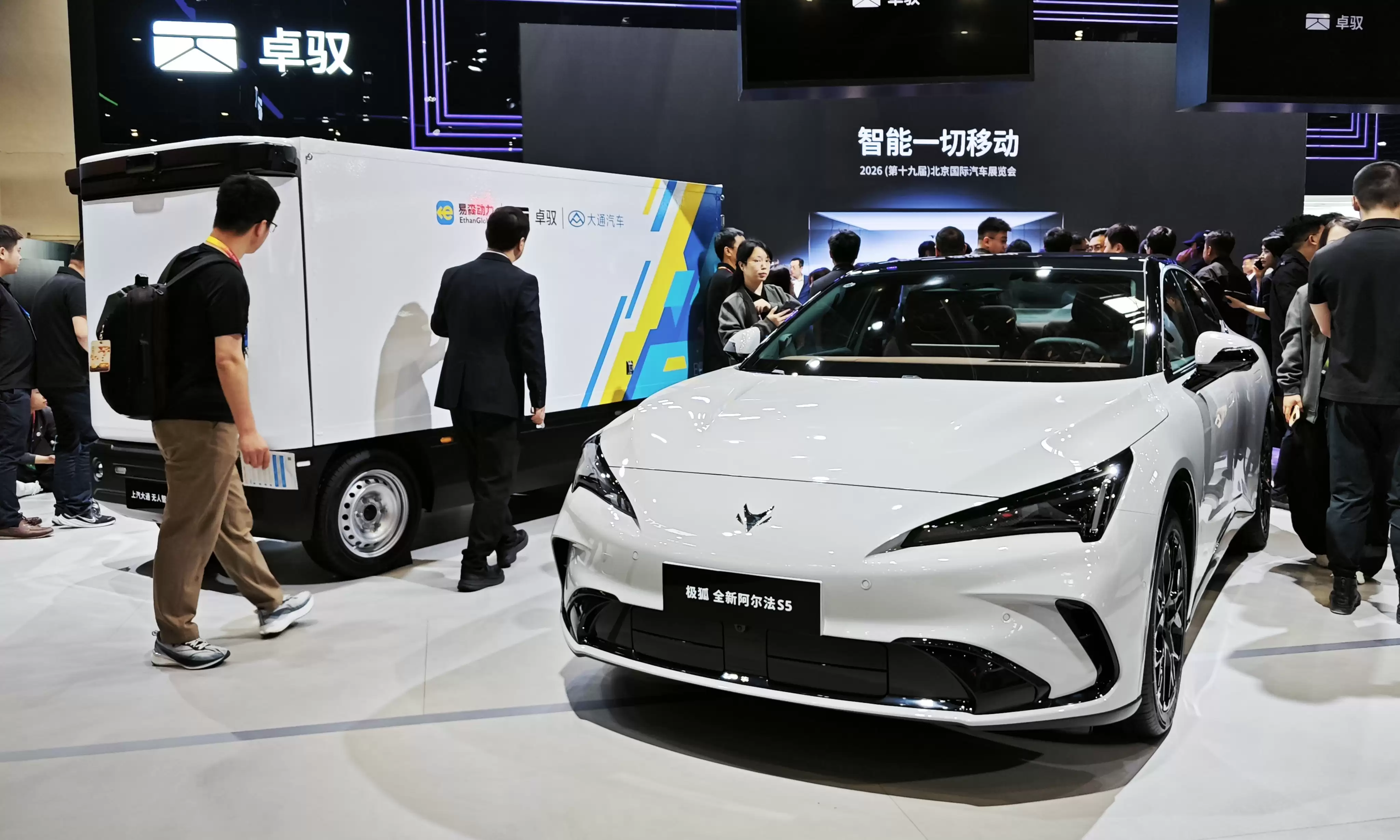 智驾下半场，卓驭想用一个模型搞定所有车