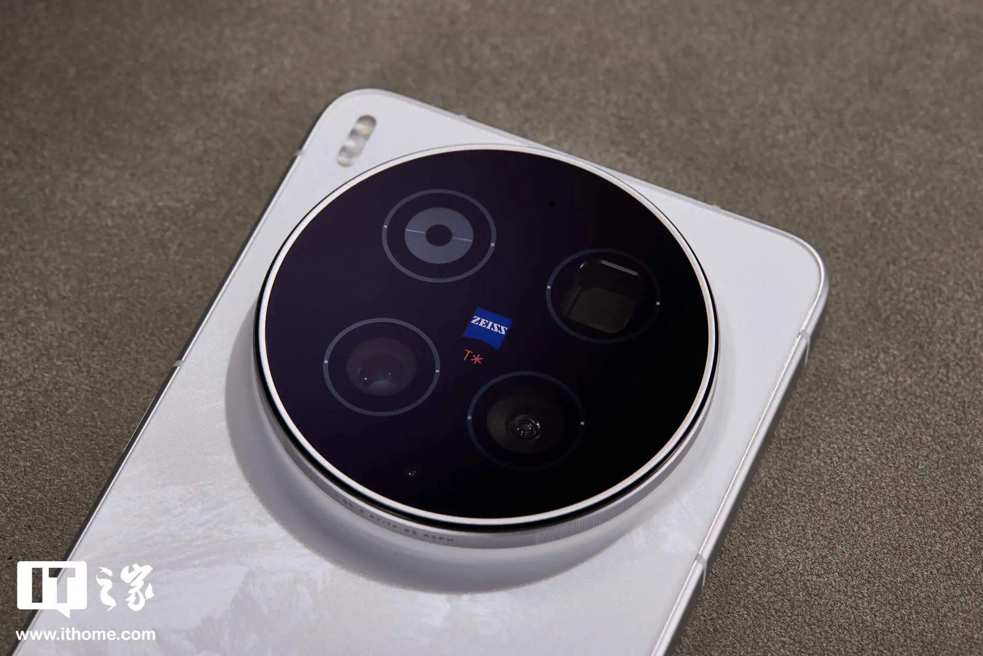 vivo X300 Ultra 摄影师套装图赏：用专业相机思路打造的“专业 V 单”