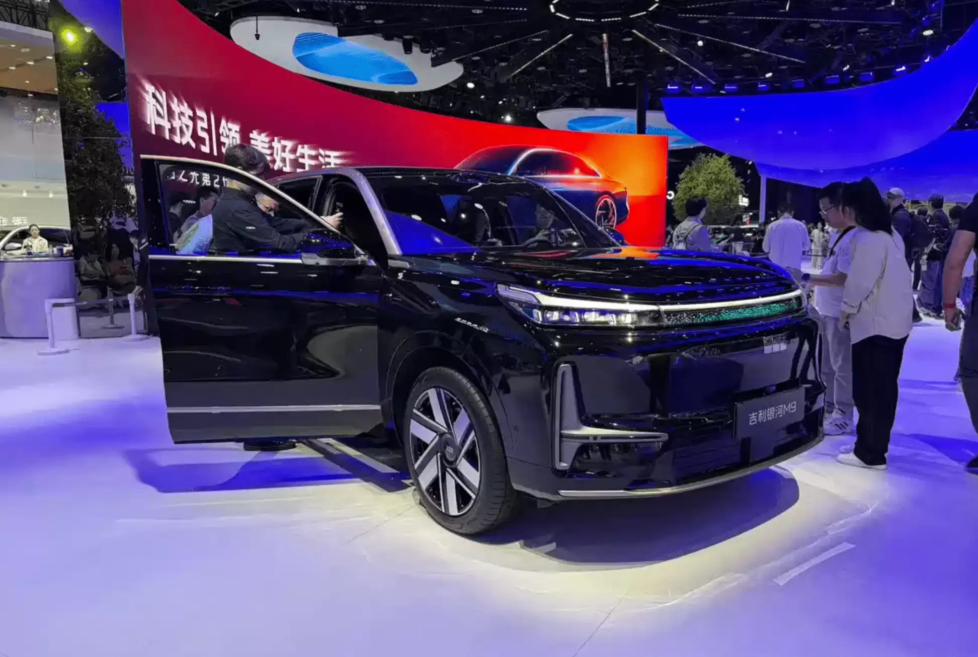 限时先享价25.98万元 吉利银河M9黑金智曜版上市