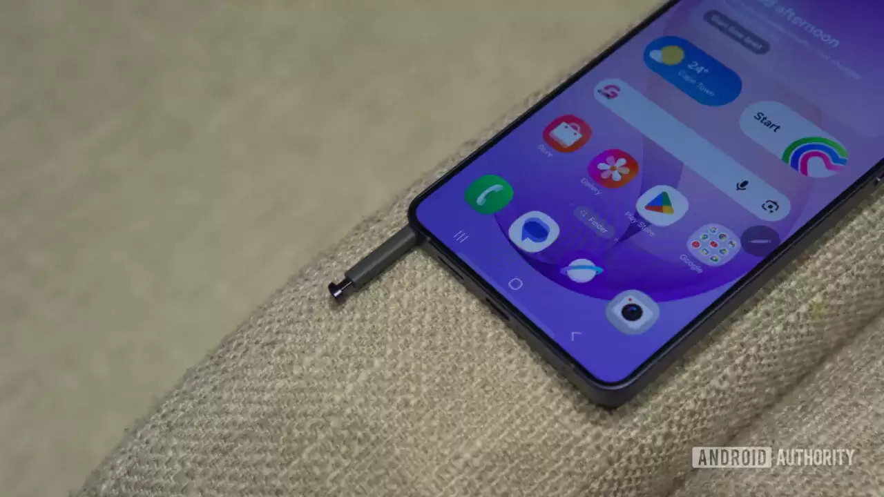 拒绝激进瘦身：消息称三星 Galaxy S27 Ultra 手机放弃超薄屏幕，保留支持 S Pen