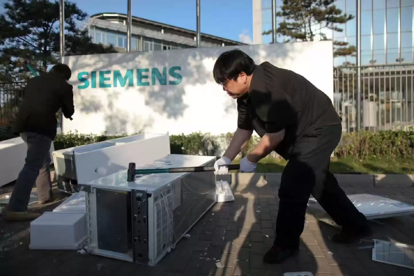 吵翻了！罗永浩再度硬刚西门子，iQ100冰箱大面积翻车