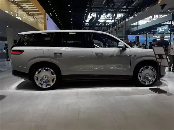 9分钟充饱 零下30度也不慌！腾势N9闪充版亮相北京车展 这旗舰SUV有点东西