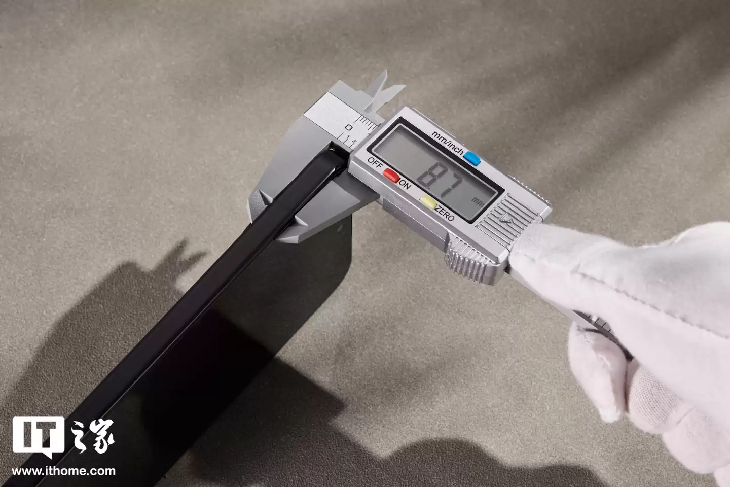 【IT之家开箱】荣耀 WIN 系列手机实拍：定位年度电竞夯机，搭载 10000 毫安时电池