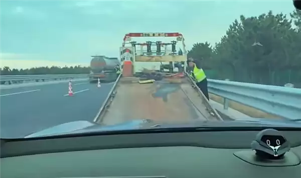 男子被困高速遇救援骗子 对方收了500元仅帮他报了个警 高速交警提醒