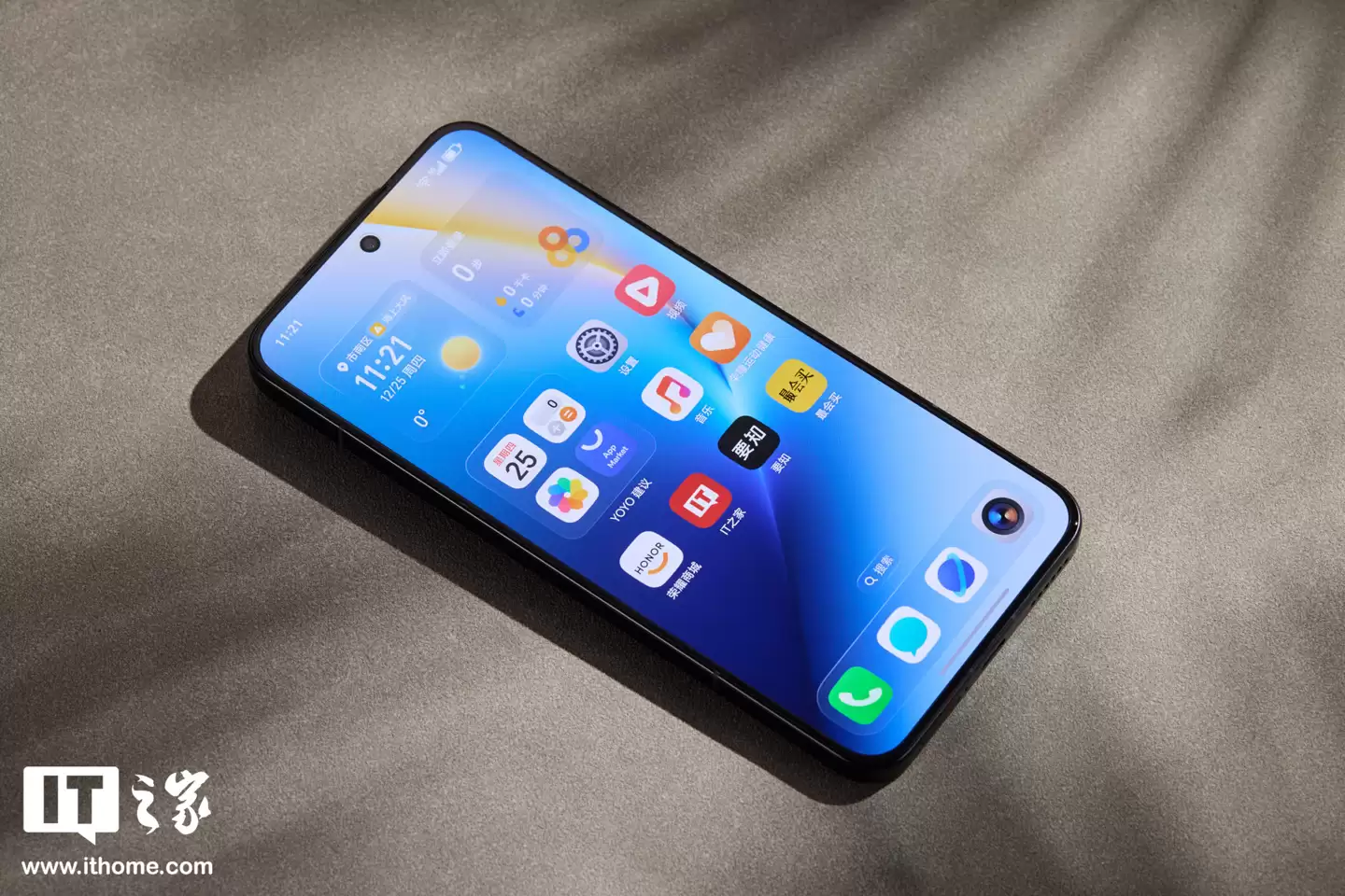 【IT之家开箱】荣耀 WIN 系列手机实拍：定位年度电竞夯机，搭载 10000 毫安时电池