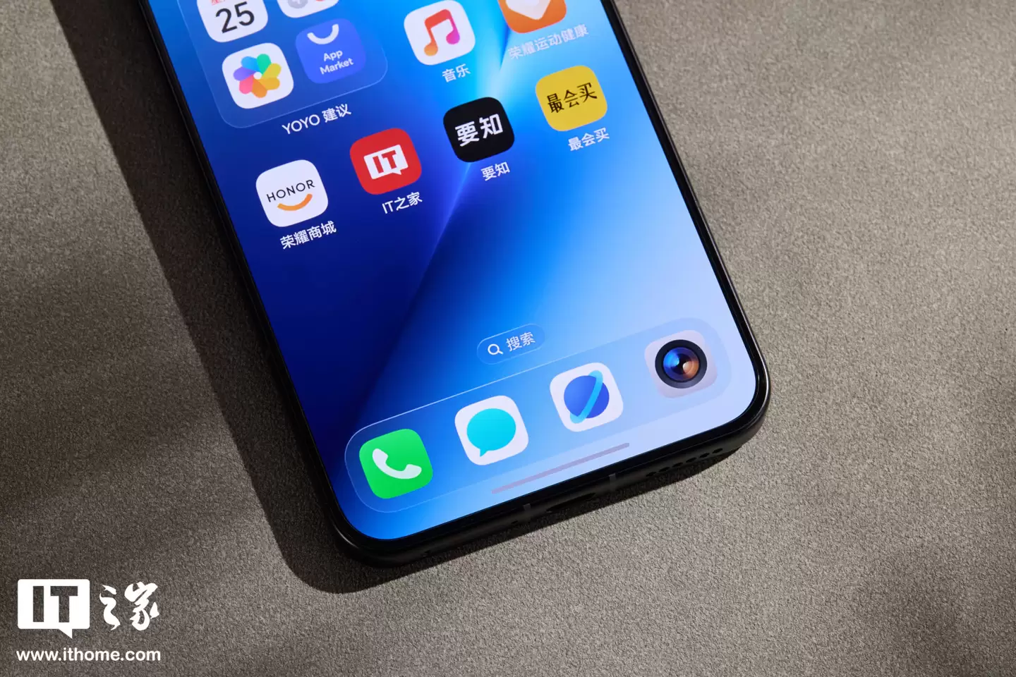 【IT之家开箱】荣耀 WIN 系列手机实拍：定位年度电竞夯机，搭载 10000 毫安时电池