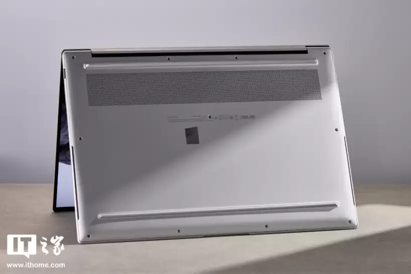 华硕灵耀16 Air 2026 锐龙版图赏：纯白机身，极简美学再进化