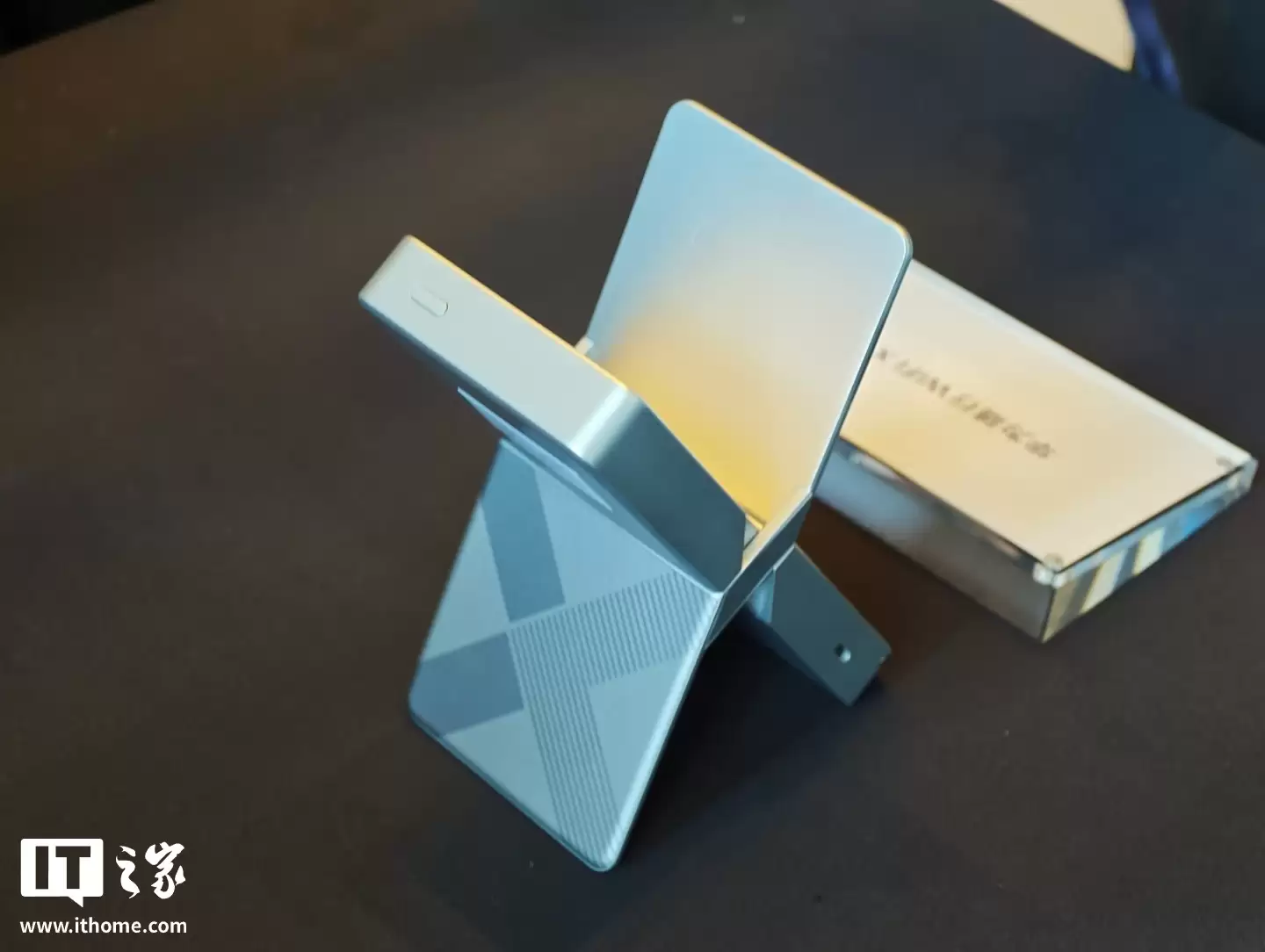 华为随行 WiFi X 发布：X 造型“超级直播神器”，1000Mbps 上行峰值，2499 元